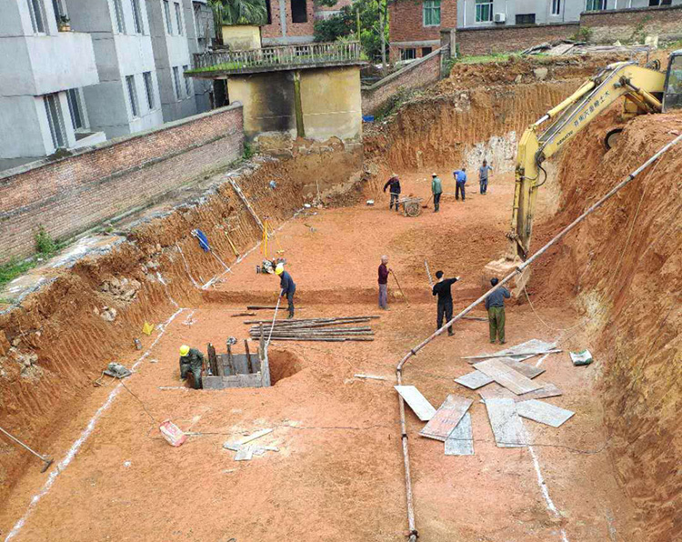 ���̰���